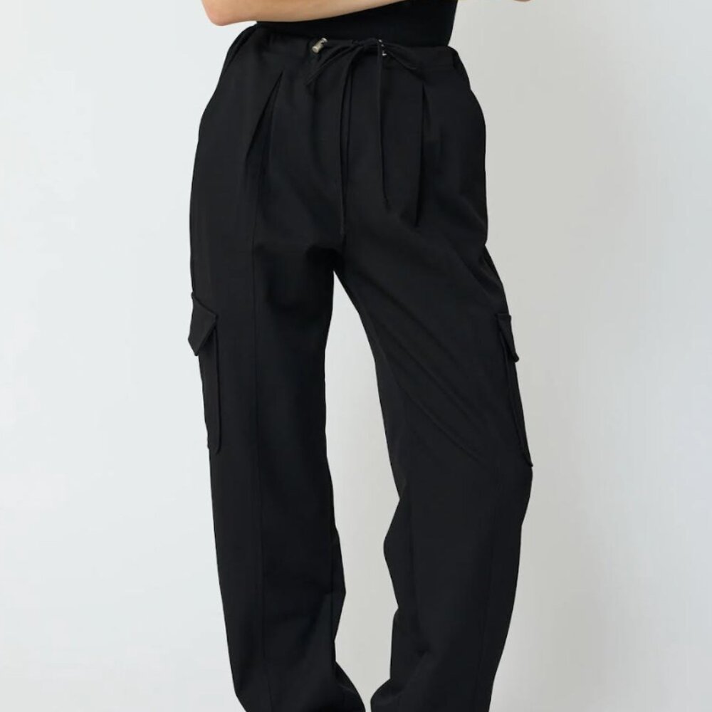 Almina Concept Elastic Ankle Cargo Pants in Black - Small